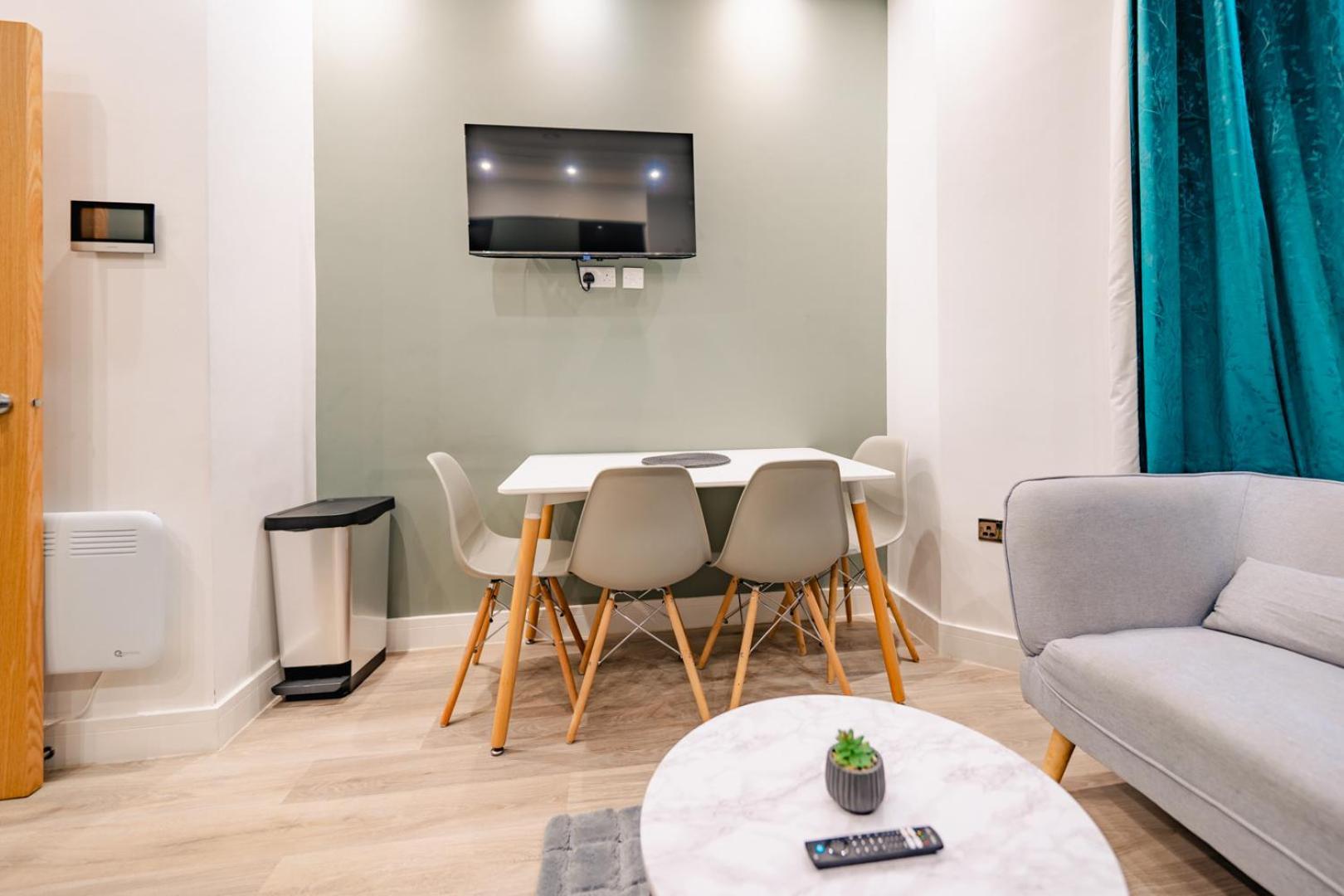 Luxury Apartments In Cardiff City Centre מראה חיצוני תמונה